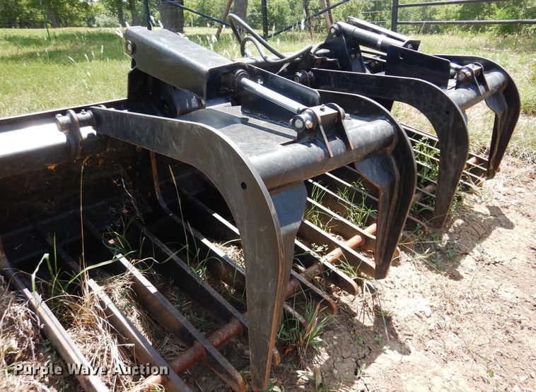 image for item KI9275 John Deere GT80  skid steer rock grapple bucket