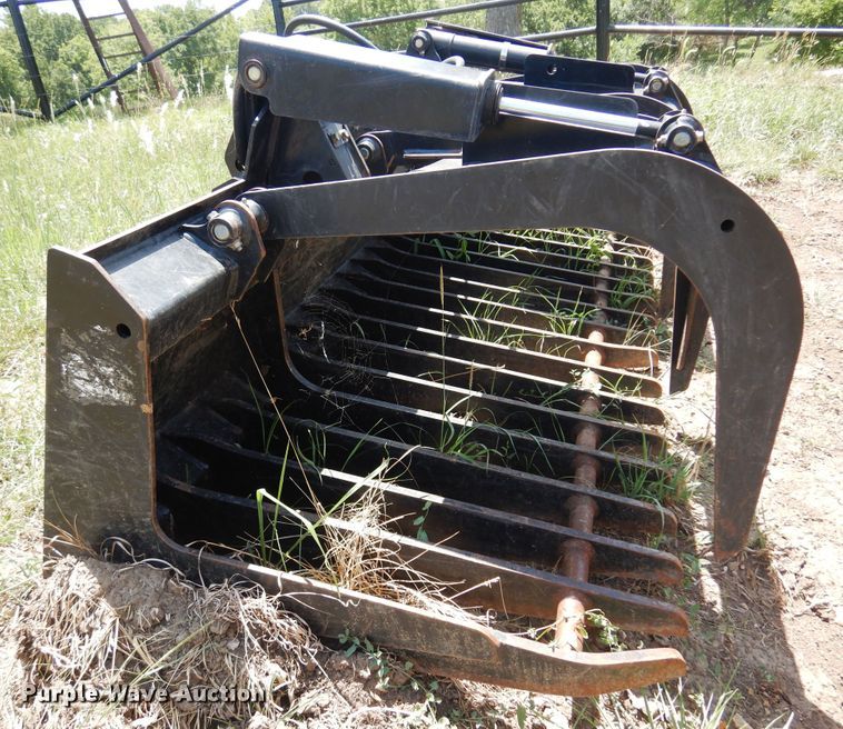 image for item KI9275 John Deere GT80  skid steer rock grapple bucket