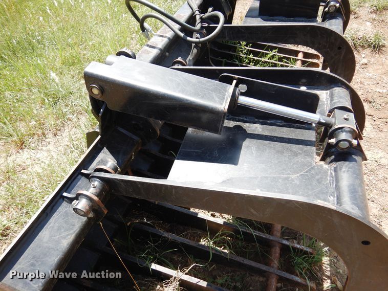 image for item KI9275 John Deere GT80  skid steer rock grapple bucket