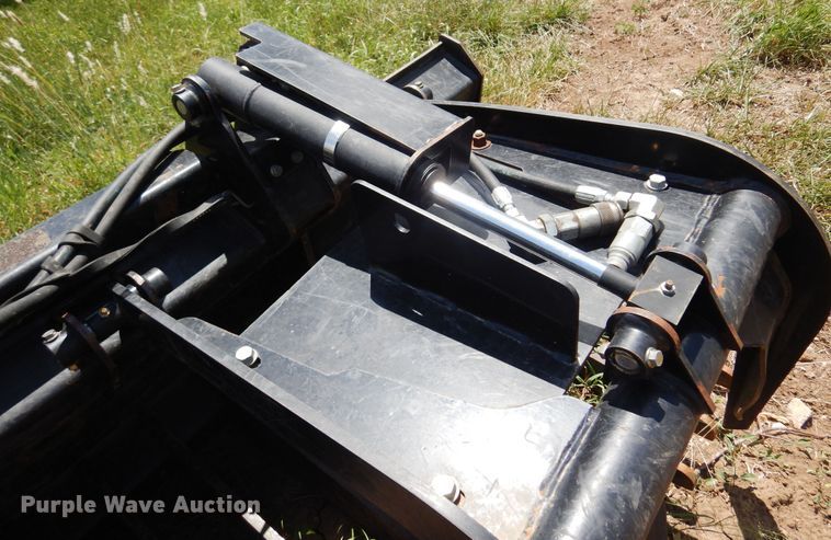 image for item KI9275 John Deere GT80  skid steer rock grapple bucket