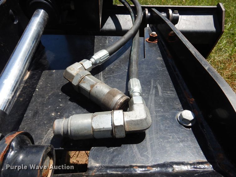 image for item KI9275 John Deere GT80  skid steer rock grapple bucket