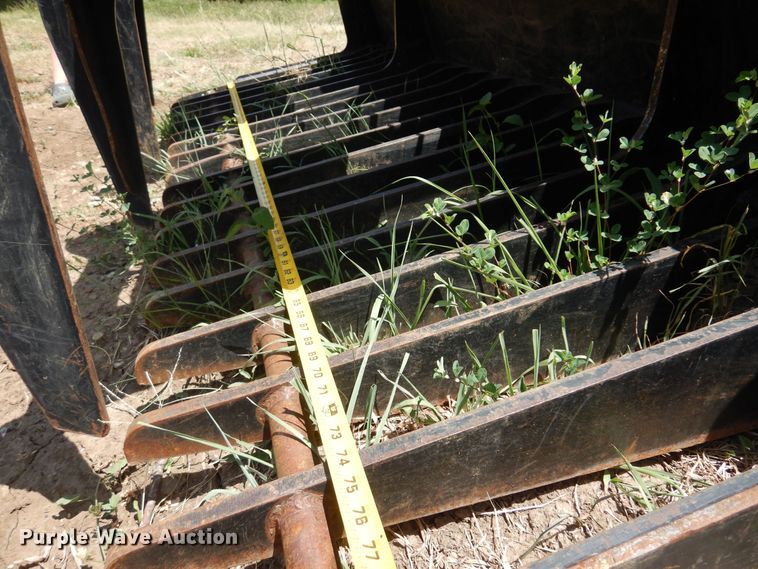 image for item KI9275 John Deere GT80  skid steer rock grapple bucket