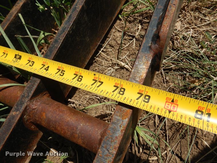 image for item KI9275 John Deere GT80  skid steer rock grapple bucket