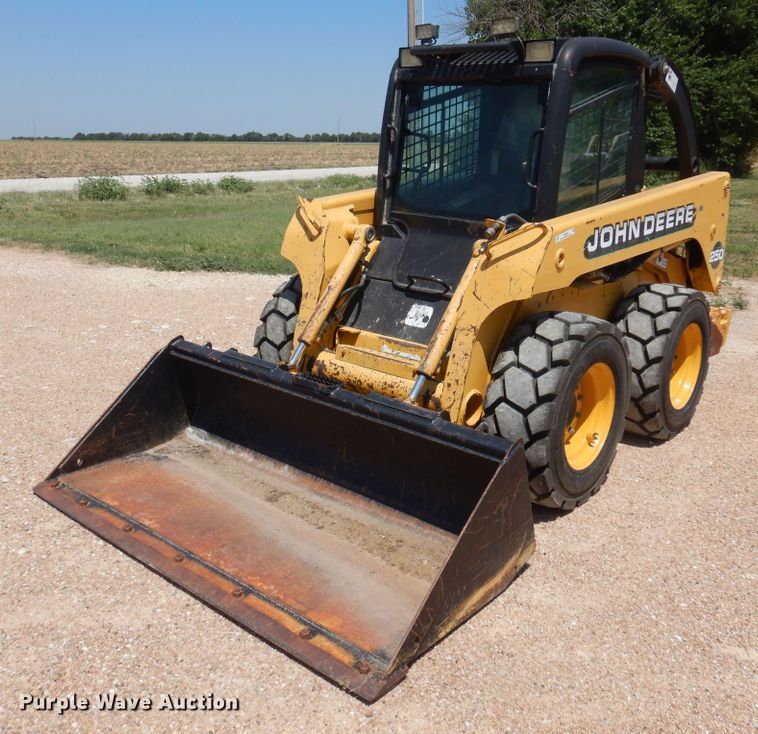 image for item KI9294 2000 John Deere 250  skid steer loader