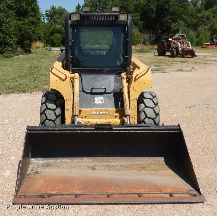 image for item KI9294 2000 John Deere 250  skid steer loader