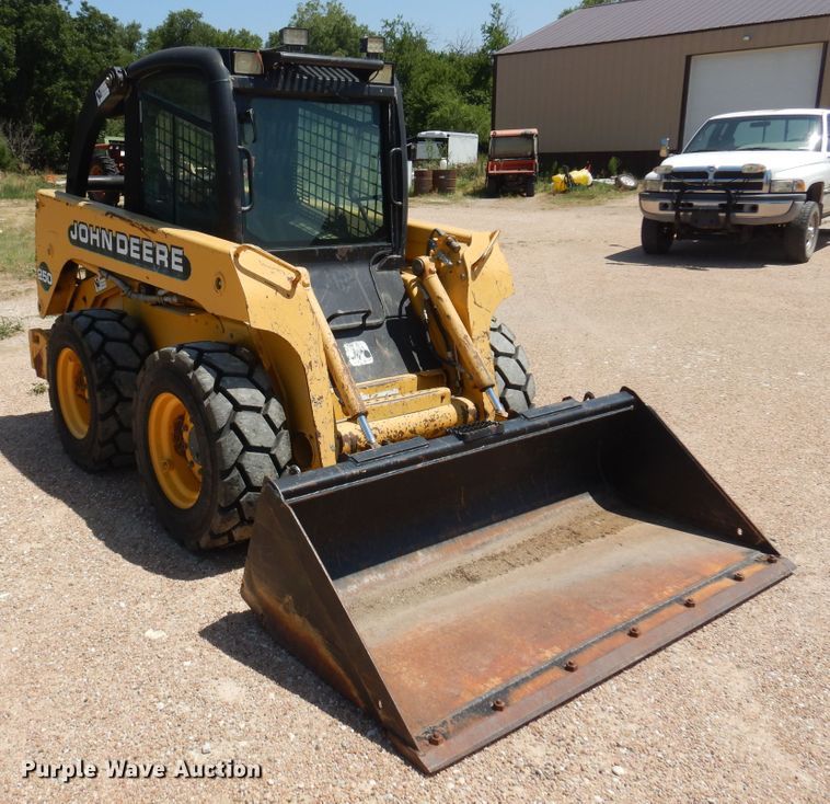 image for item KI9294 2000 John Deere 250  skid steer loader