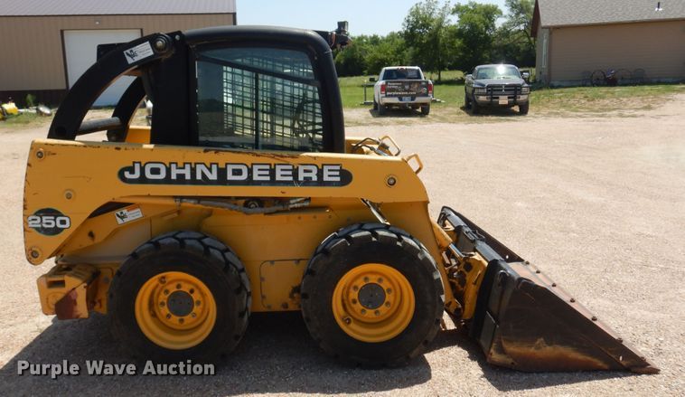 image for item KI9294 2000 John Deere 250  skid steer loader