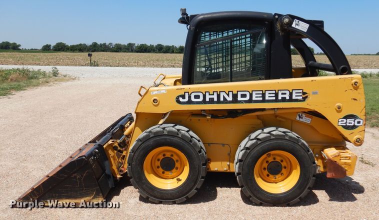 image for item KI9294 2000 John Deere 250  skid steer loader
