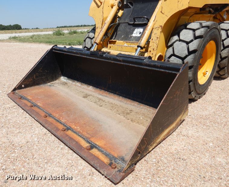 image for item KI9294 2000 John Deere 250  skid steer loader