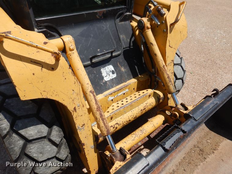 image for item KI9294 2000 John Deere 250  skid steer loader