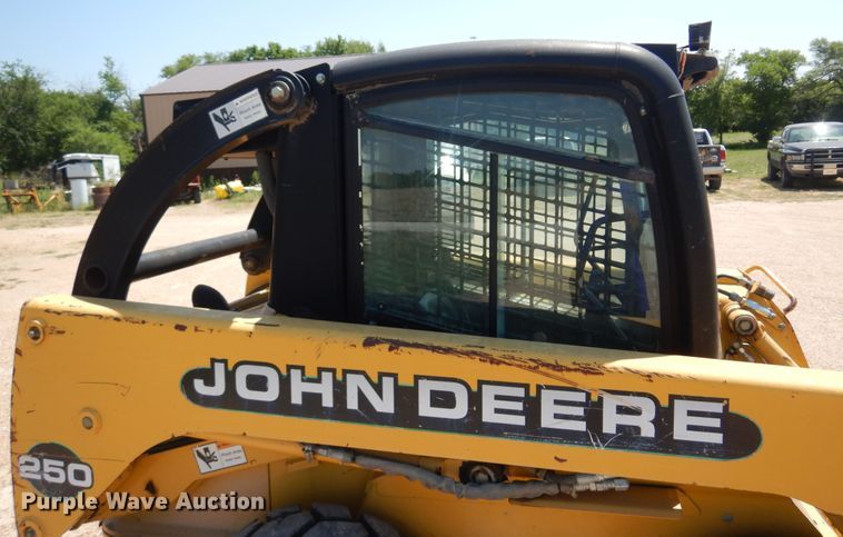 image for item KI9294 2000 John Deere 250  skid steer loader