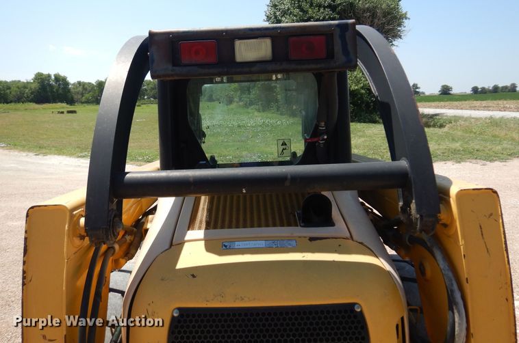 image for item KI9294 2000 John Deere 250  skid steer loader