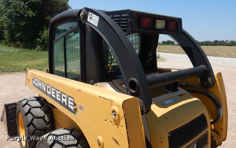 image for item KI9294 2000 John Deere 250  skid steer loader