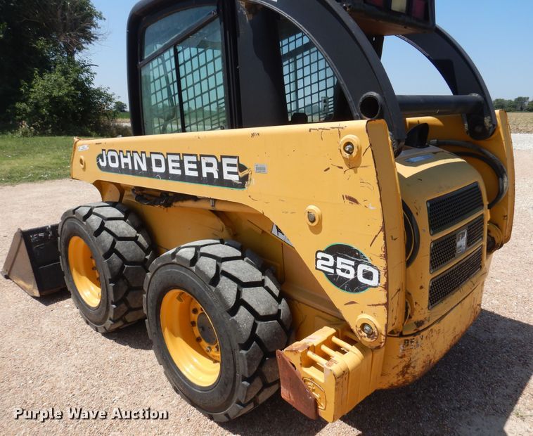 image for item KI9294 2000 John Deere 250  skid steer loader