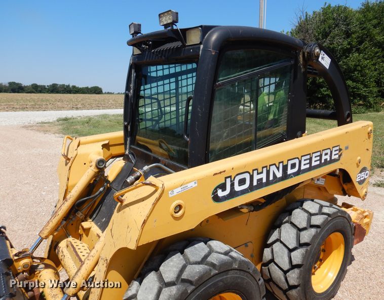image for item KI9294 2000 John Deere 250  skid steer loader