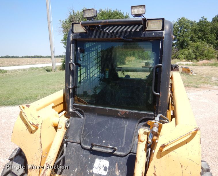 image for item KI9294 2000 John Deere 250  skid steer loader