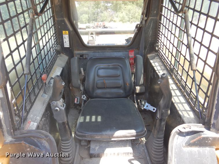 image for item KI9294 2000 John Deere 250  skid steer loader