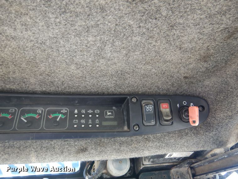 image for item KI9294 2000 John Deere 250  skid steer loader