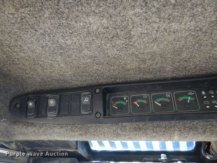 image for item KI9294 2000 John Deere 250  skid steer loader