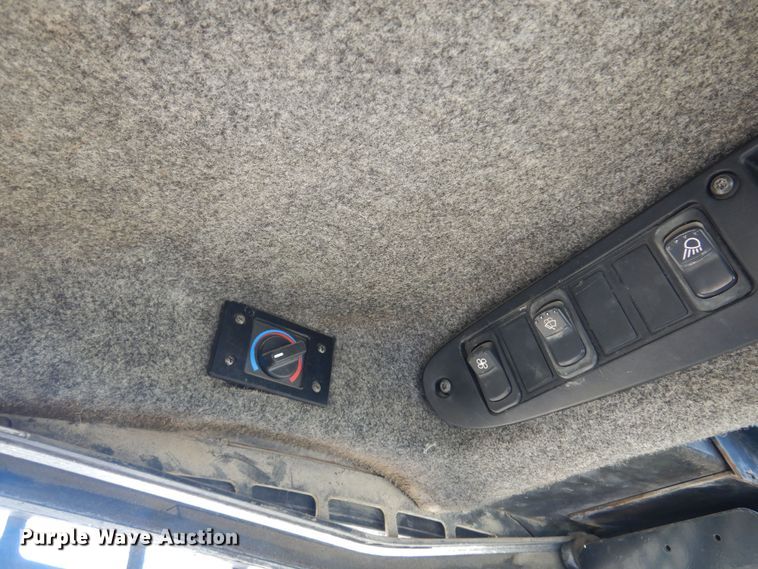 image for item KI9294 2000 John Deere 250  skid steer loader