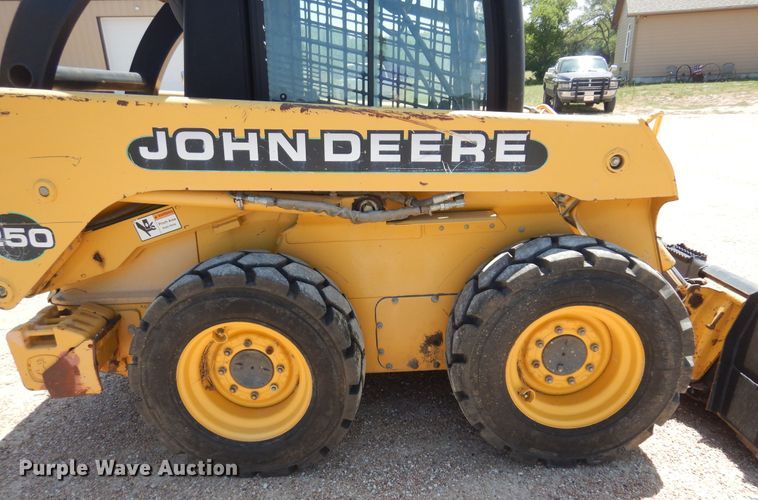 image for item KI9294 2000 John Deere 250  skid steer loader