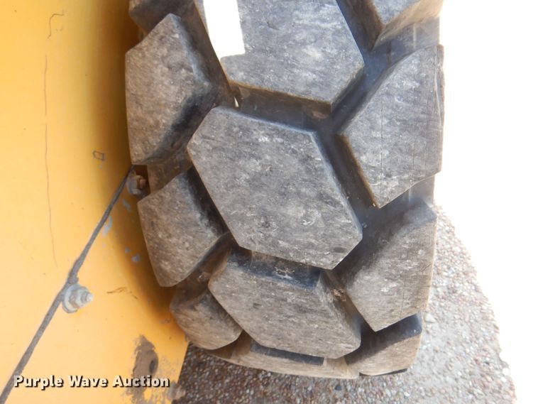 image for item KI9294 2000 John Deere 250  skid steer loader