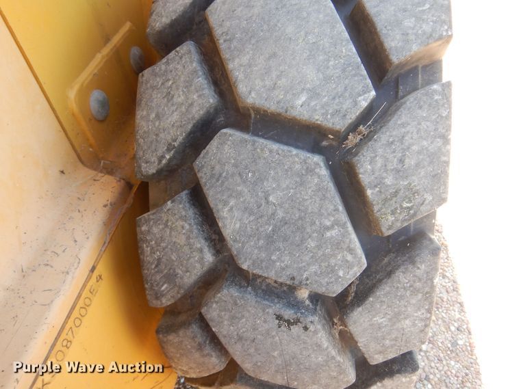 image for item KI9294 2000 John Deere 250  skid steer loader