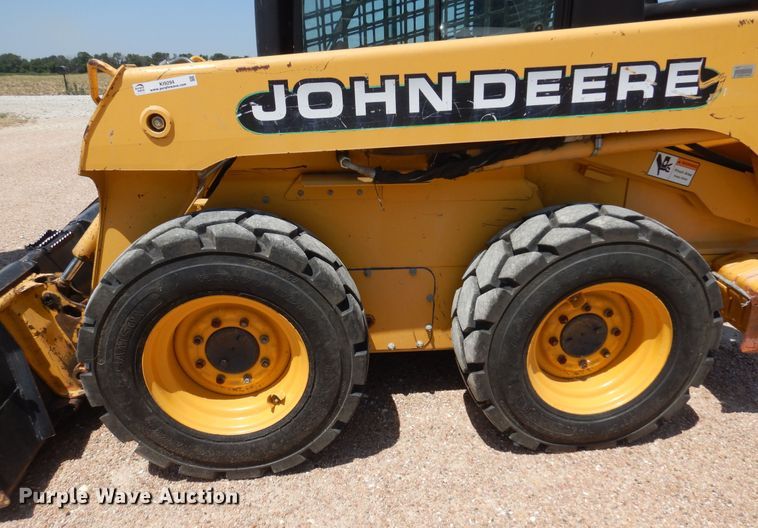 image for item KI9294 2000 John Deere 250  skid steer loader