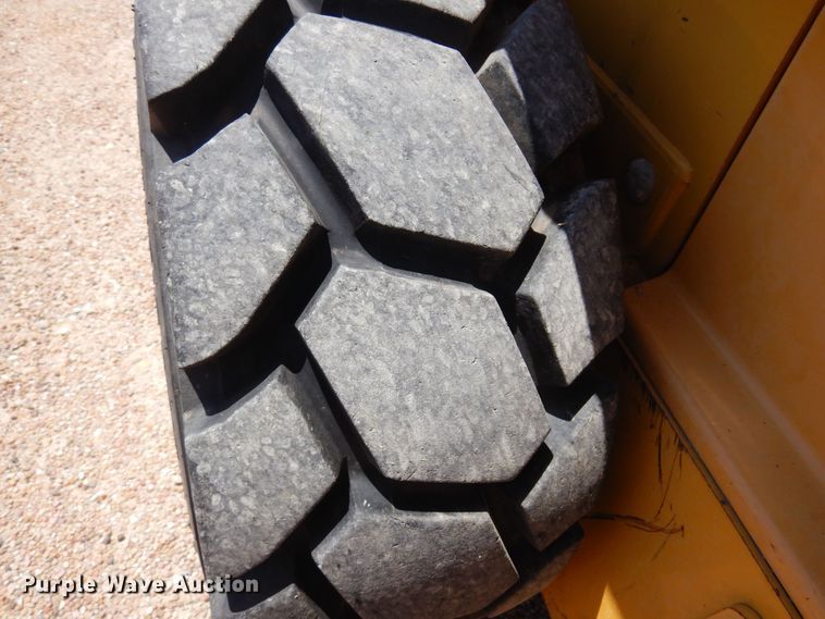 image for item KI9294 2000 John Deere 250  skid steer loader