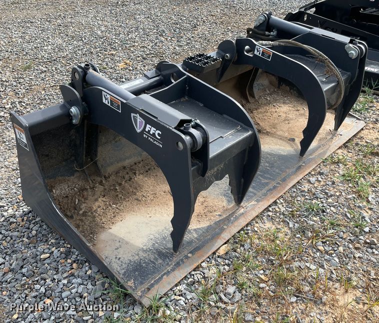 image for item KJ9725 2016 Paladin HSG82  skid steer grapple bucket