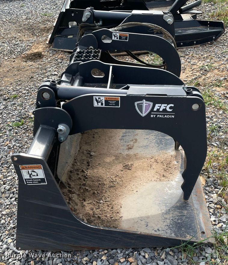 image for item KJ9725 2016 Paladin HSG82  skid steer grapple bucket
