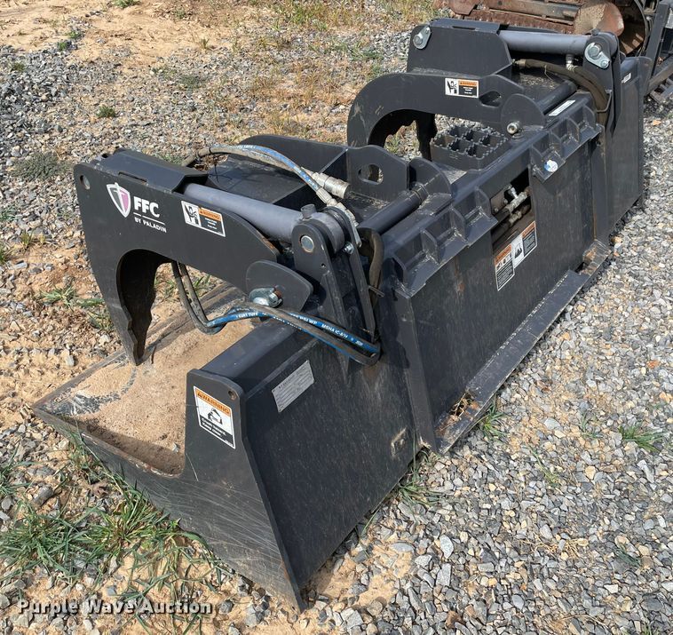 image for item KJ9725 2016 Paladin HSG82  skid steer grapple bucket
