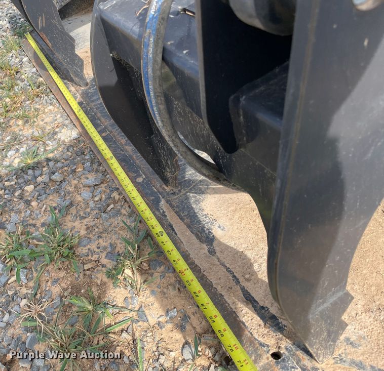 image for item KJ9725 2016 Paladin HSG82  skid steer grapple bucket