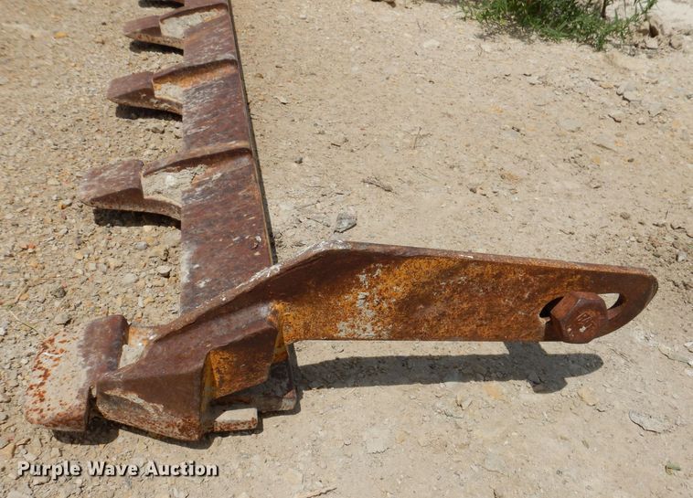 image for item KP9501 Caterpillar skid steer bucket toothed cutting edge