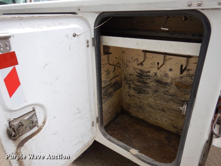 image for item KR9119 2008 Ford F550 Super Duty XL  bucket truck