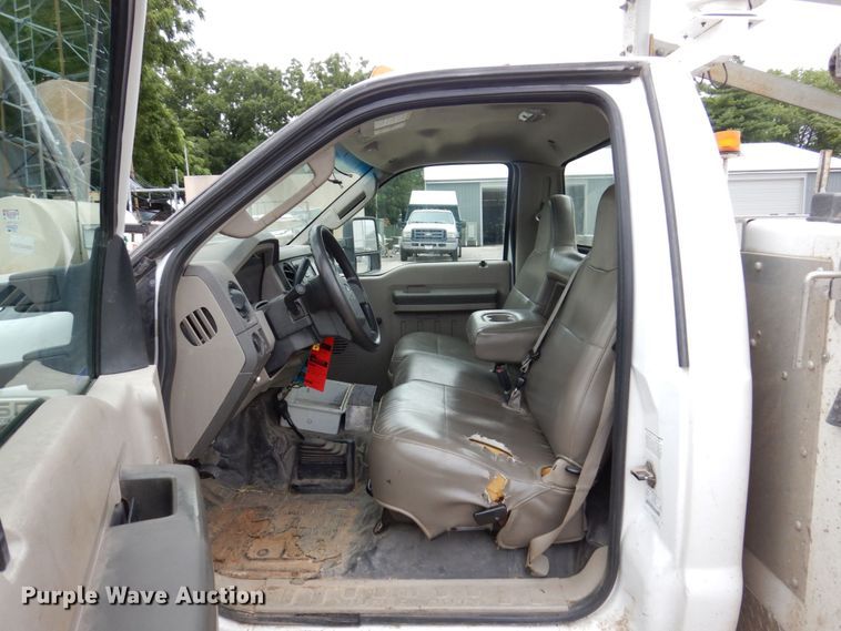 image for item KR9119 2008 Ford F550 Super Duty XL  bucket truck