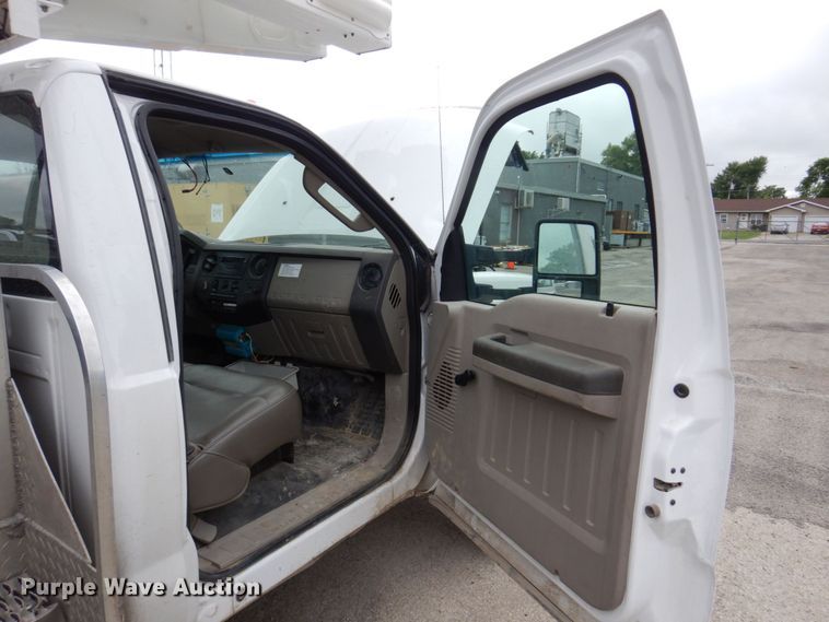 image for item KR9119 2008 Ford F550 Super Duty XL  bucket truck