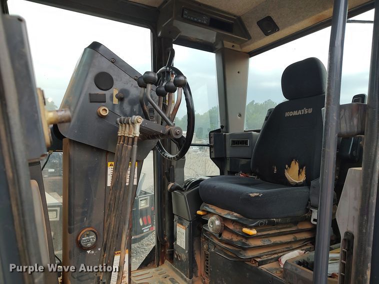 image for item LK9000 2006 Komatsu GD655-3C  motor grader