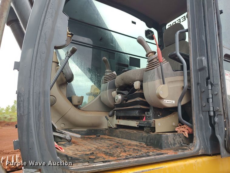 image for item LK9001 2007 John Deere 350D  excavator
