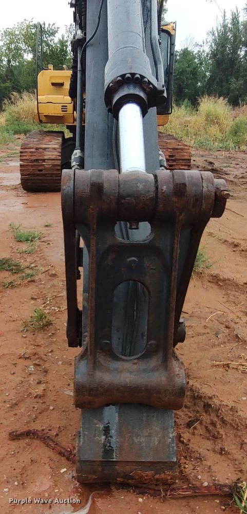 image for item LK9003 2006 John Deere 350DLC  excavator