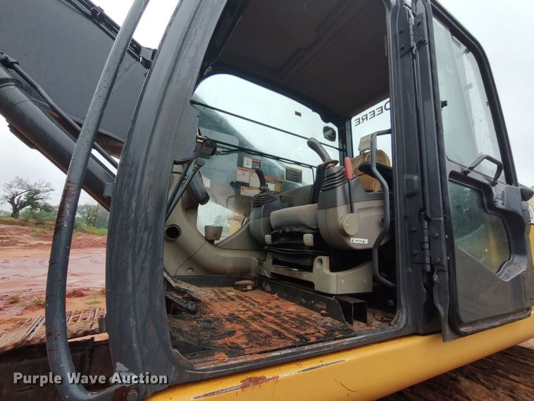 image for item LK9003 2006 John Deere 350DLC  excavator
