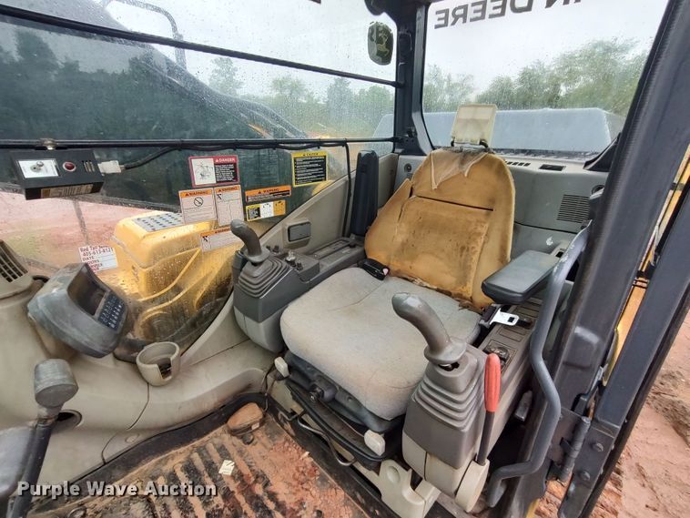 image for item LK9003 2006 John Deere 350DLC  excavator