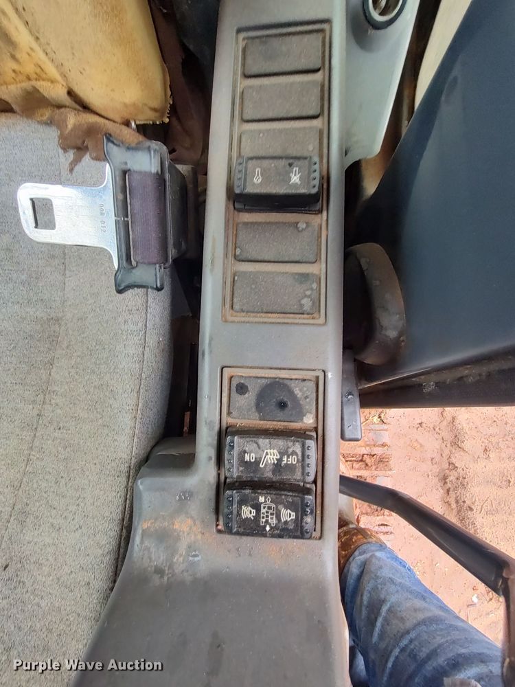 image for item LK9003 2006 John Deere 350DLC  excavator