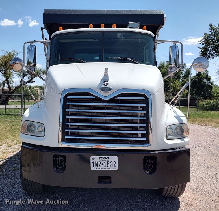 image for item LK9024 2007 Mack CXN612  dump truck