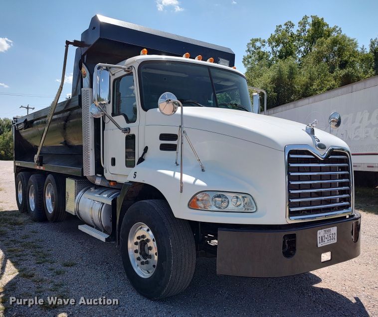 image for item LK9024 2007 Mack CXN612  dump truck