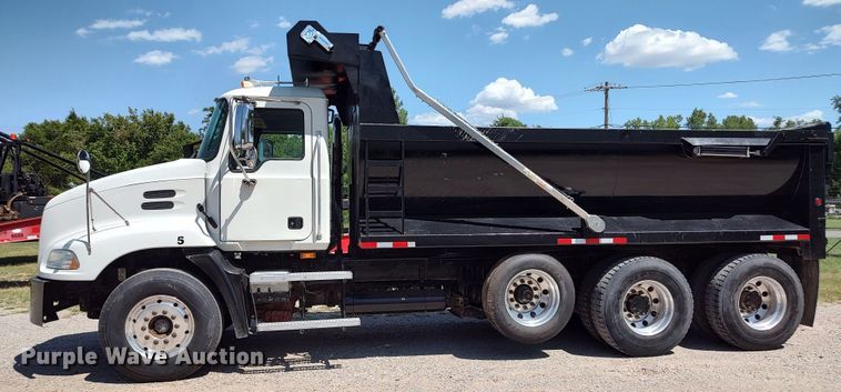 image for item LK9024 2007 Mack CXN612  dump truck