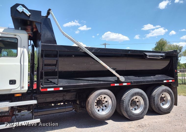 image for item LK9024 2007 Mack CXN612  dump truck