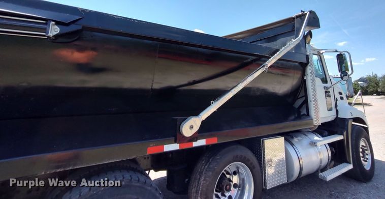 image for item LK9024 2007 Mack CXN612  dump truck