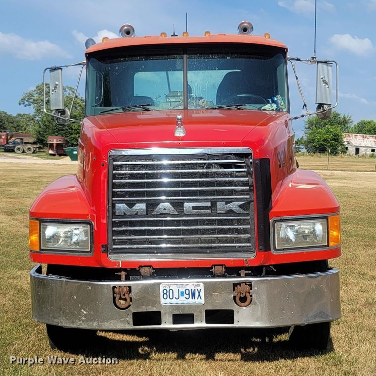image for item LM9545 1998 Mack CH600  semi truck