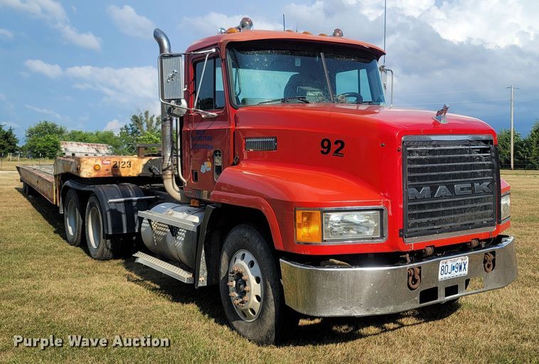 image for item LM9545 1998 Mack CH600  semi truck